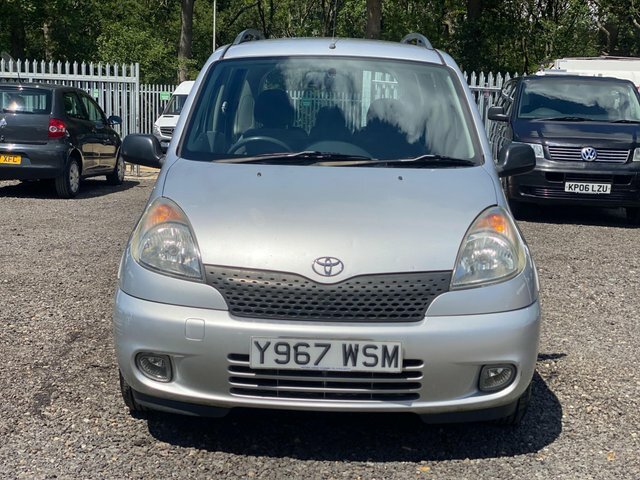 Toyota Verso Hatchback Red #20