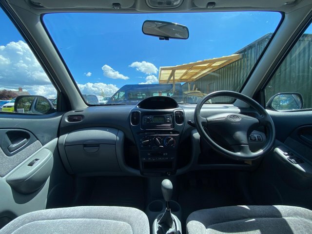 Toyota Verso Hatchback Red #15