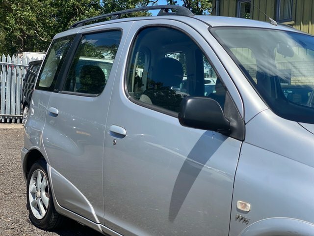 Toyota Verso Hatchback Red #25