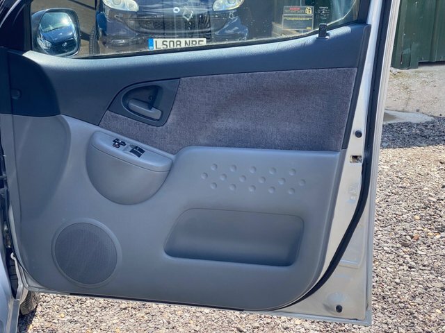 Toyota Verso Hatchback Red #41