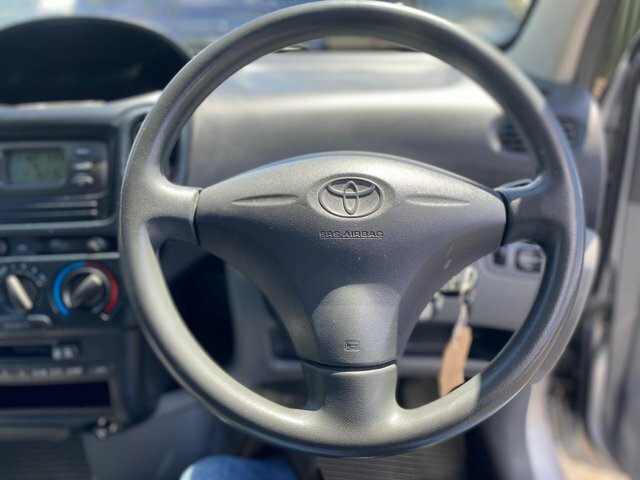 Toyota Verso Hatchback Red #9