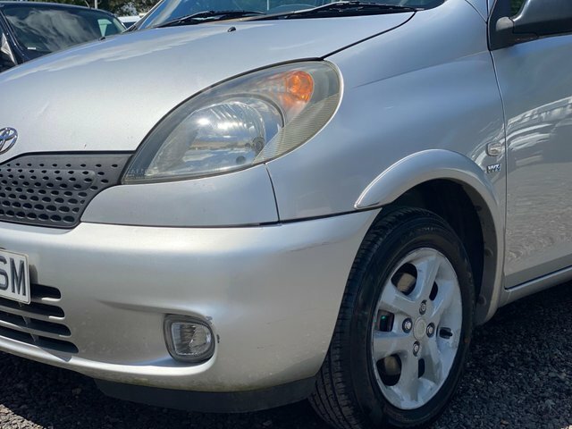 Toyota Verso Hatchback Red #26