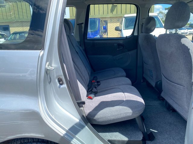 Toyota Verso Hatchback Red #14