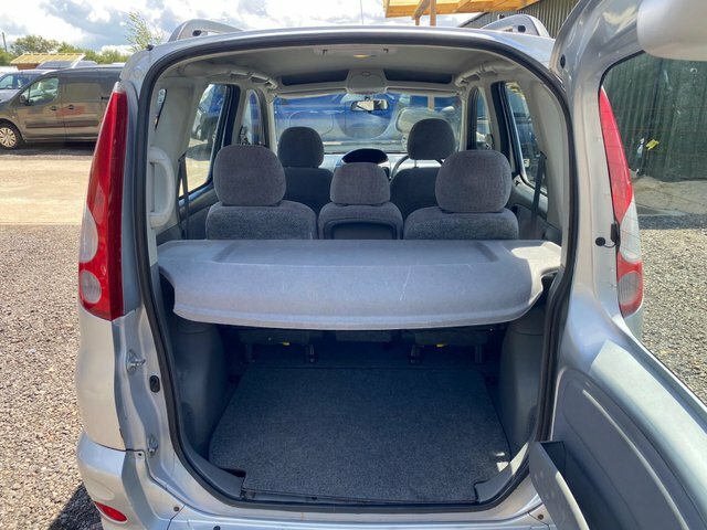 Toyota Verso Hatchback Red #43