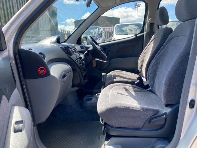 Toyota Verso Hatchback Red #18