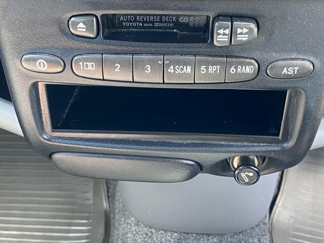 Toyota Verso Hatchback Red #35