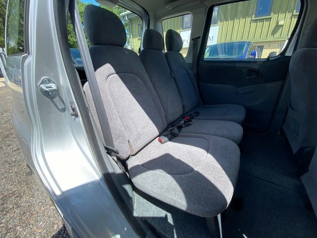 Toyota Verso Hatchback Red #45