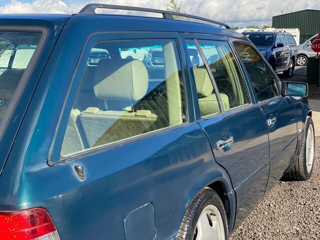 Mercedes-Benz E Class 2.8 E280 Estate 190 Bhp Blue #27