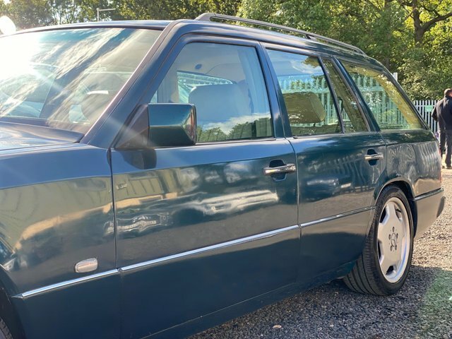 Mercedes-Benz E Class 2.8 E280 Estate 190 Bhp Blue #23
