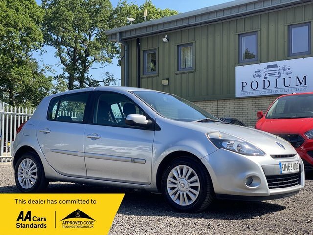 Renault Clio 1.2 16V Dynamique Tomtom Beige #1