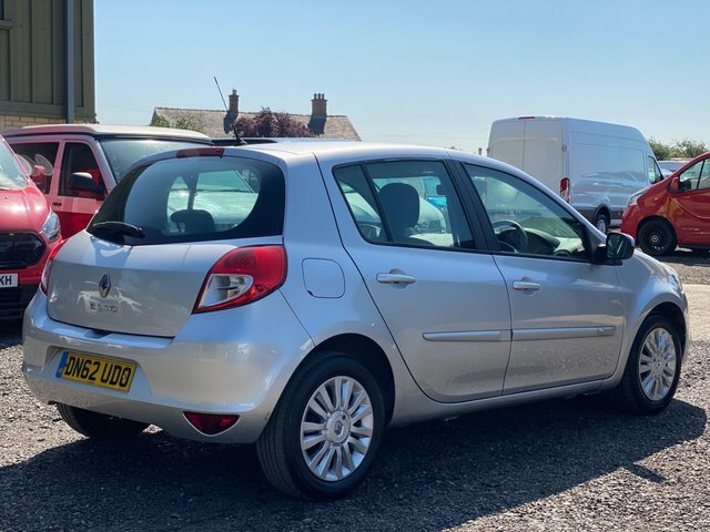 Renault Clio 1.2 16V Dynamique Tomtom Beige #4