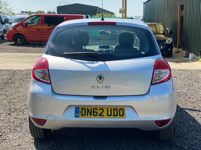 Renault Clio 1.2 16V Dynamique Tomtom Beige #16