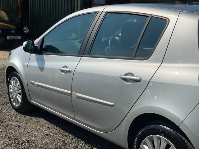 Renault Clio 1.2 16V Dynamique Tomtom Beige #23