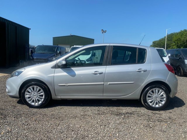 Renault Clio 1.2 16V Dynamique Tomtom Beige #15