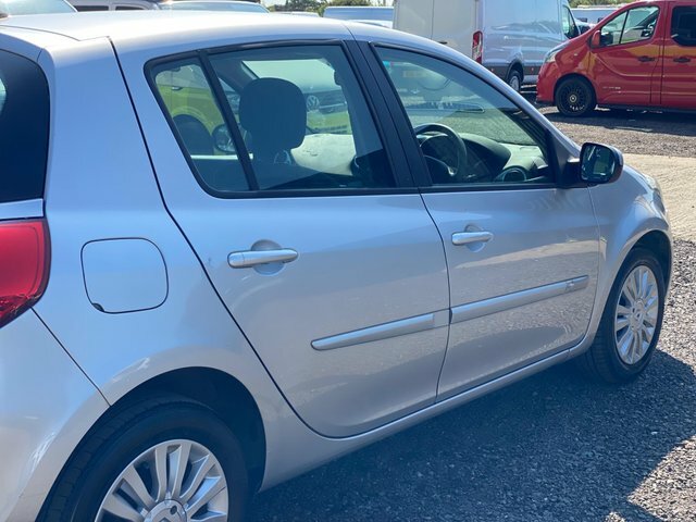 Renault Clio 1.2 16V Dynamique Tomtom Beige #25