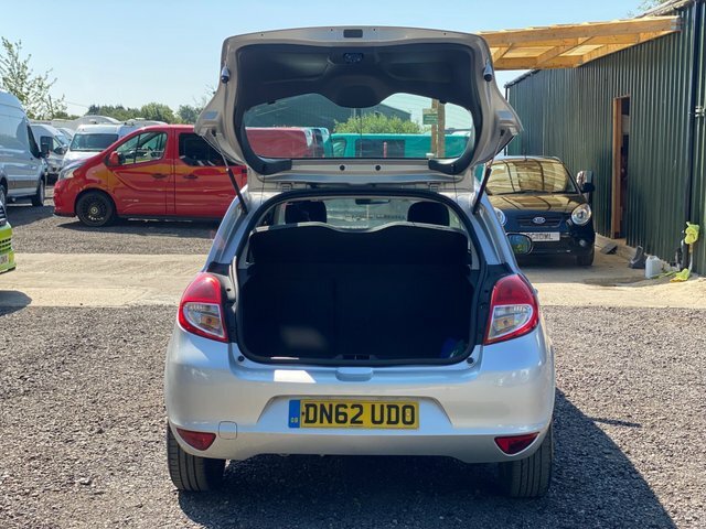 Renault Clio 1.2 16V Dynamique Tomtom Beige #8