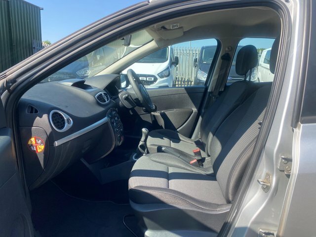 Renault Clio 1.2 16V Dynamique Tomtom Beige #12