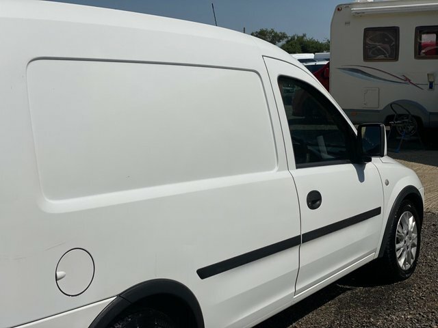 Vauxhall Combo 1.3L Se White #29