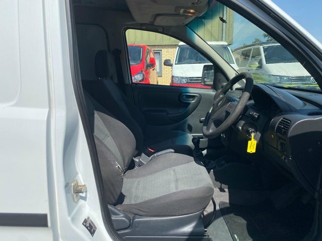 Vauxhall Combo 1.3L Se White #30