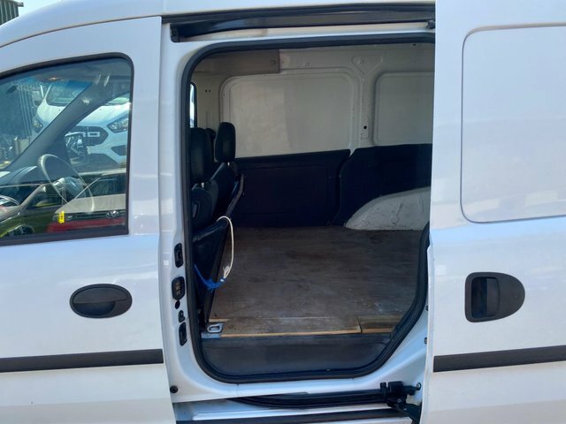 Vauxhall Combo 1.3L Se White #39