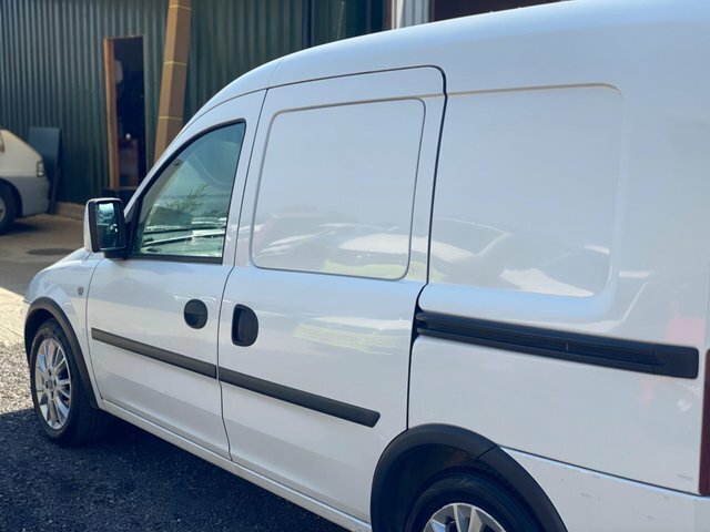 Vauxhall Combo 1.3L Se White #27