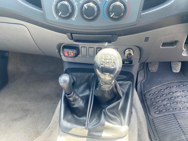Toyota HILUX Invincible 4X4 D-4d Double Silver #36