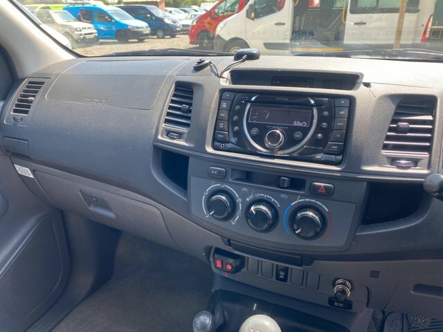 Toyota HILUX Invincible 4X4 D-4d Double Silver #7