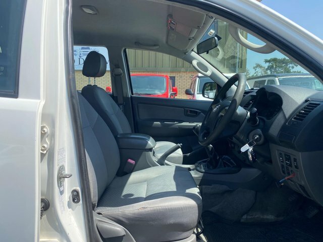 Toyota HILUX Invincible 4X4 D-4d Double Silver #33