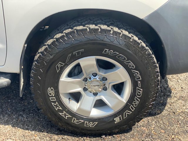 Toyota HILUX Invincible 4X4 D-4d Double Silver #18