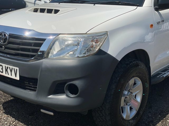 Toyota HILUX Invincible 4X4 D-4d Double Silver #26