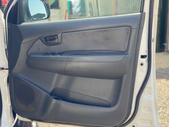 Toyota HILUX Invincible 4X4 D-4d Double Silver #41