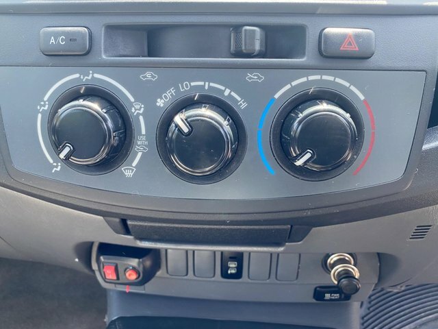 Toyota HILUX Invincible 4X4 D-4d Double Silver #35
