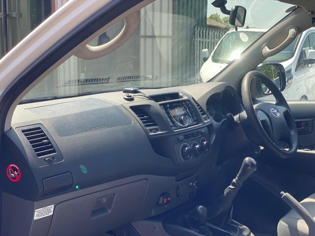 Toyota HILUX Invincible 4X4 D-4d Double Silver #16