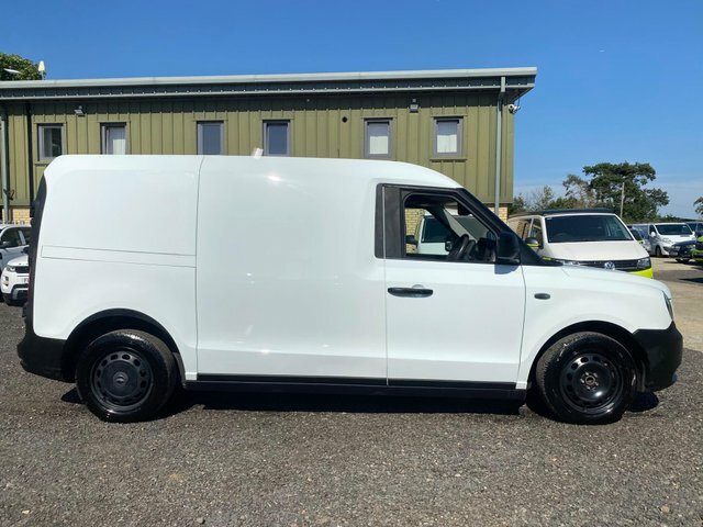 LEVC VN5 City Phev 1.5L 110Kw 31Kwh 150Ps White #23