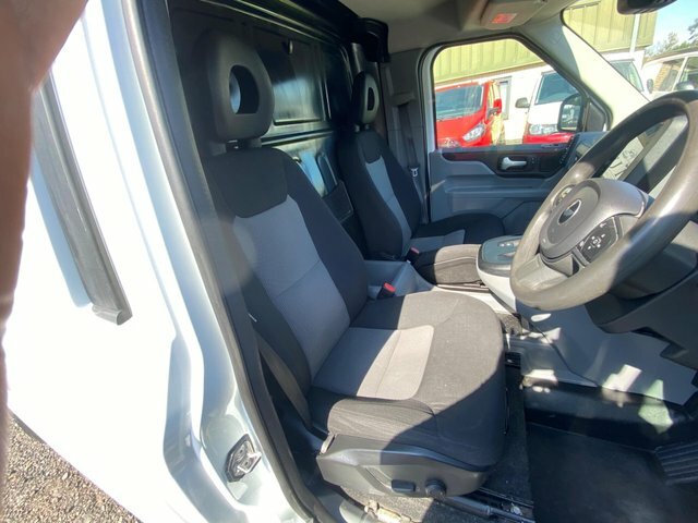 LEVC VN5 City Phev 1.5L 110Kw 31Kwh 150Ps White #32