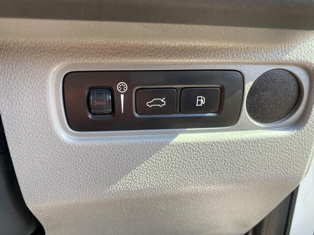 LEVC VN5 City Phev 1.5L 110Kw 31Kwh 150Ps White #40
