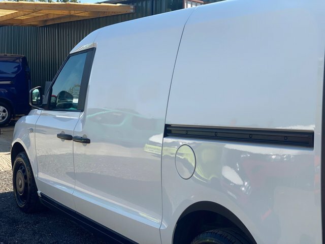 LEVC VN5 City Phev 1.5L 110Kw 31Kwh 150Ps White #29