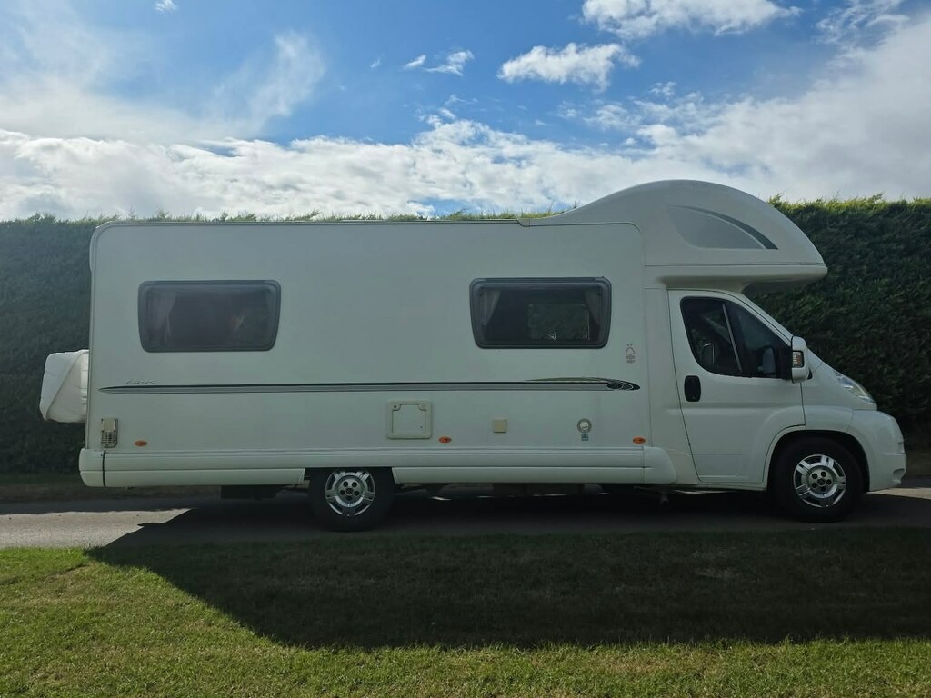 Fiat Ducato Bessacar 40 Maxi 130 M-jet 4 Berth Motorhome White #4