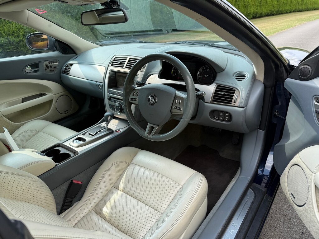 Jaguar XK 4.2 V8 Coupe Red #17