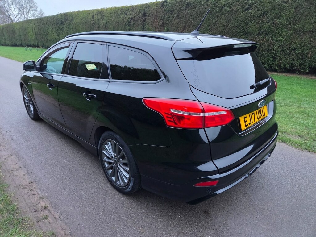 Ford Focus 1.5 Tdci 120 St-line Black #4