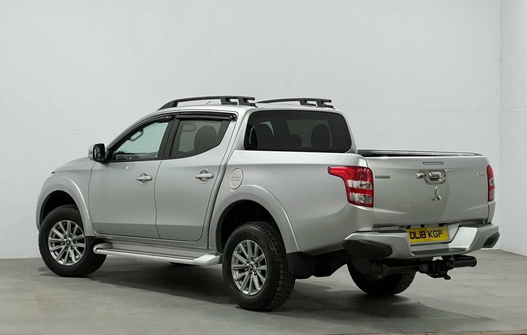 Mitsubishi L200 2.4L Dc Barbarian Silver #2