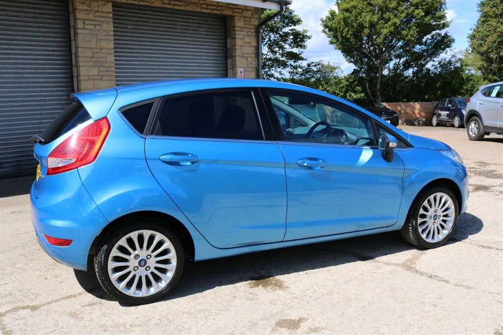 Ford Fiesta 1.4 Titanium WP11OZJ #5