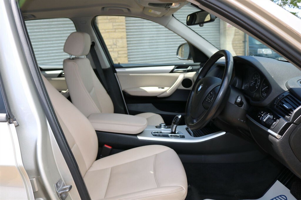 BMW X3 Estate White #16