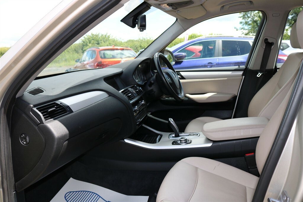 BMW X3 Estate White #19
