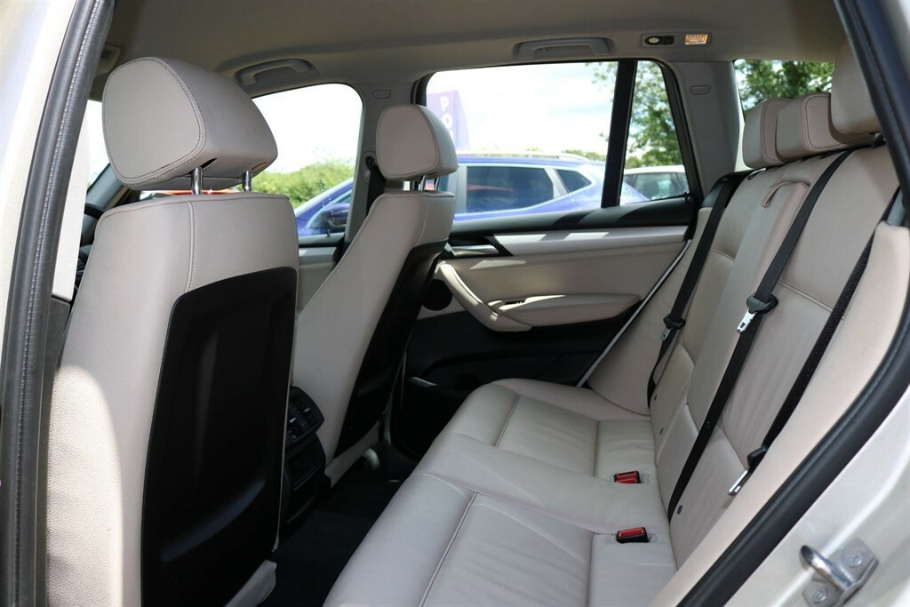 BMW X3 Estate White #22