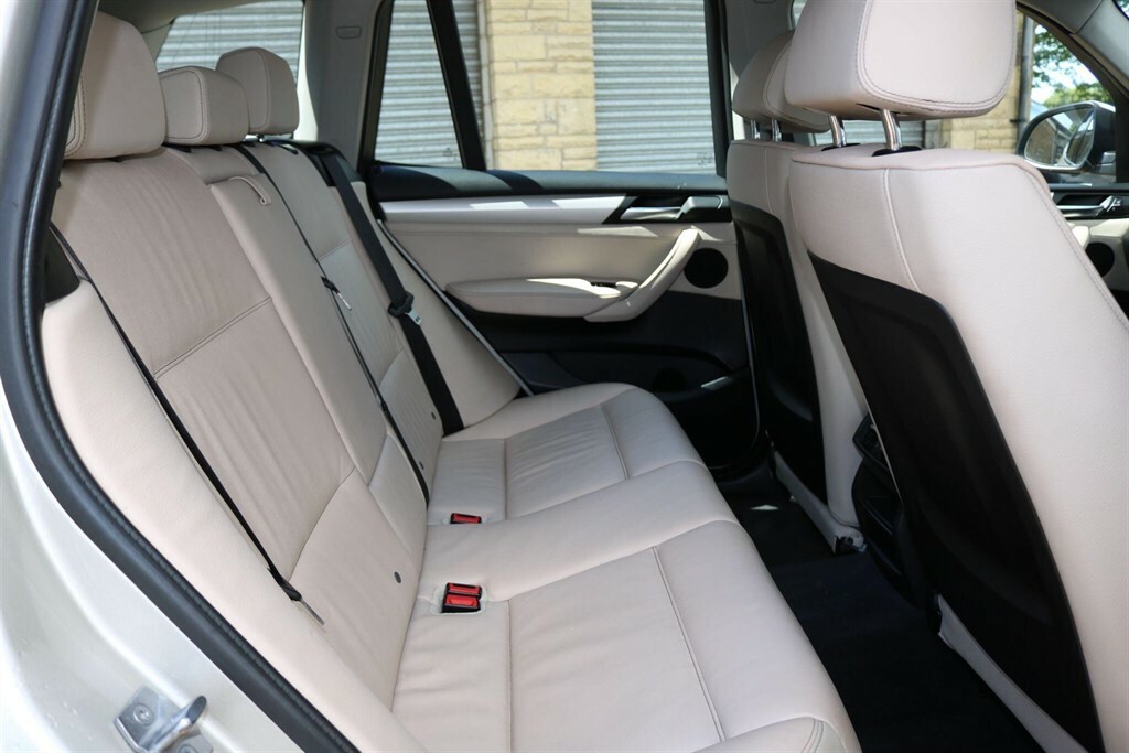 BMW X3 Estate White #21