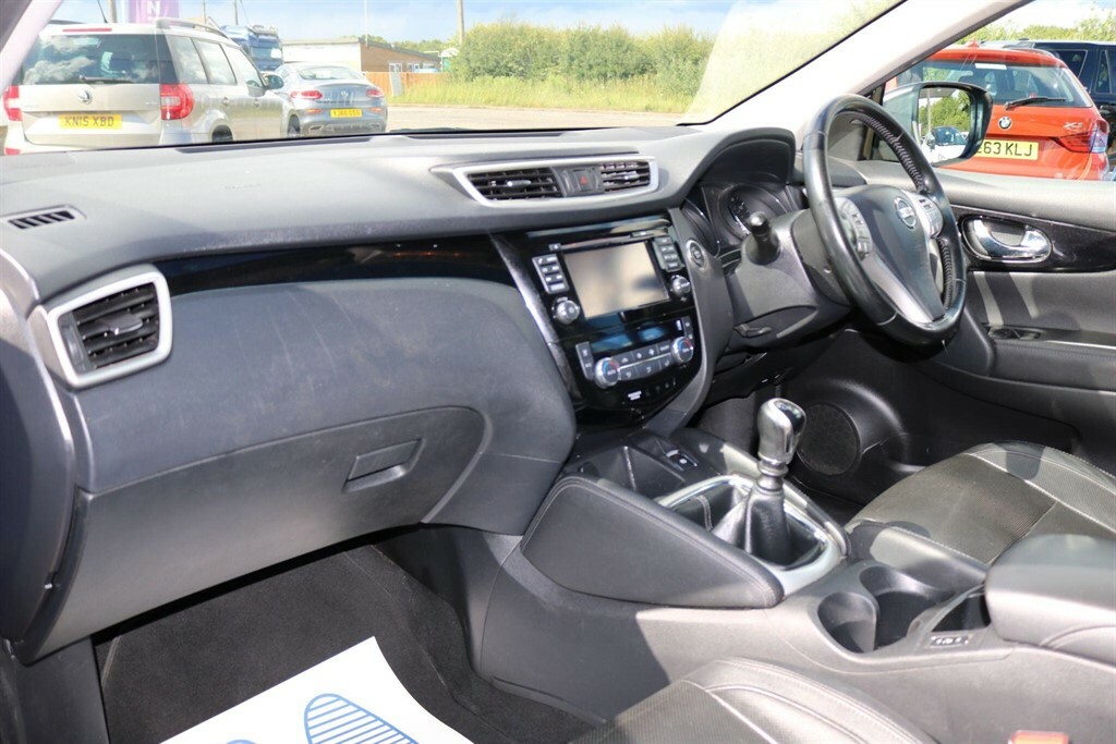 Nissan Qashqai Tekna Red #20