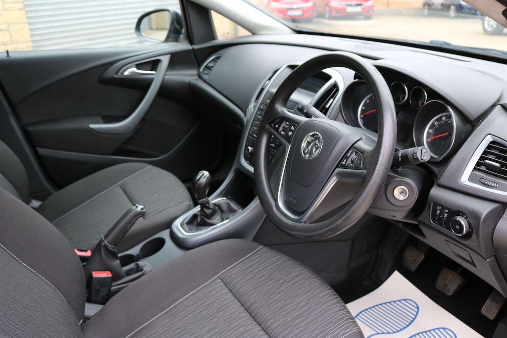 Vauxhall Astra 2.0L 2.0 Cdti Sri Euro 5 Black #16