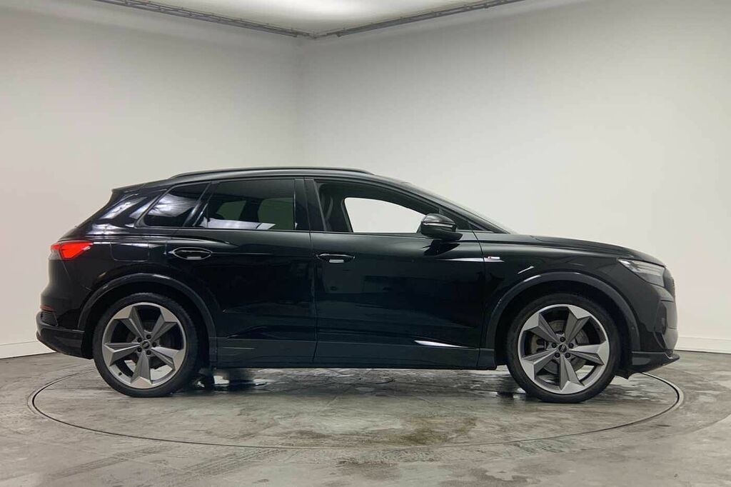 Audi Q4 E Tron Q4 S Black Edition 40 E-tron 150,00 Kw - 2023 KN73MXC Black #4