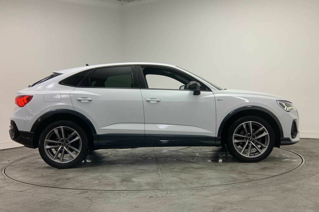 Audi Q3 Black Edition 35 Tfsi 150 Ps S Tronic - 2022 EA72YJG White #4